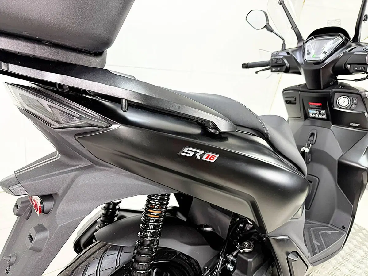 Voge Sfida SR16 125 (2025 - 26) (11)