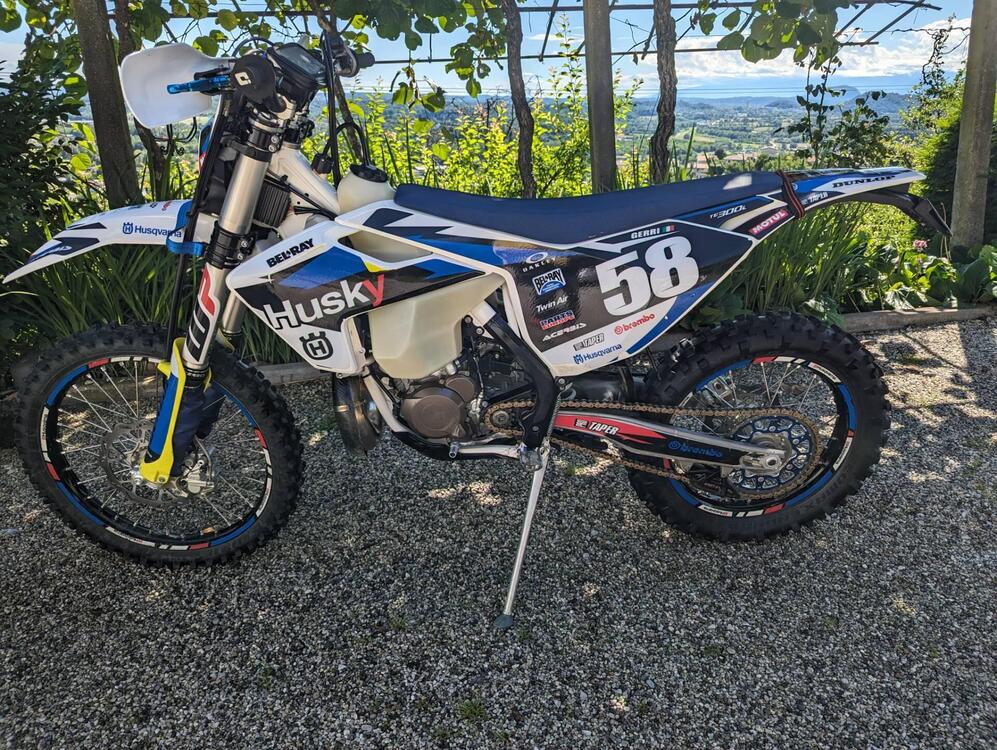 Husqvarna TE 300i (2019) (2)