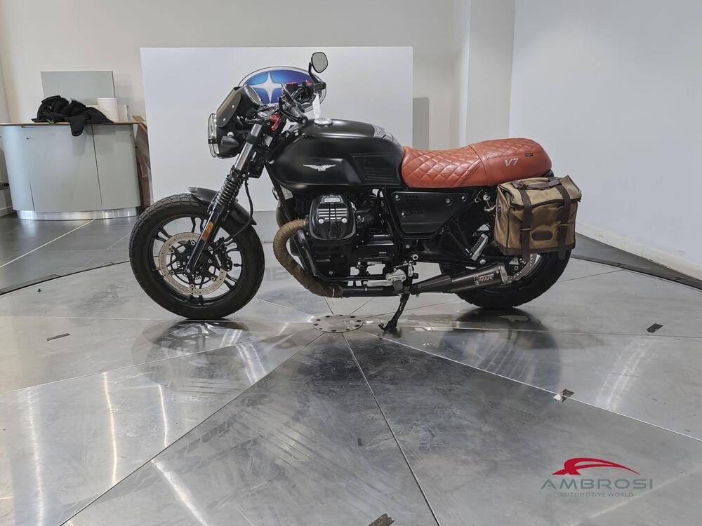 Moto Guzzi V7 III Stone (2017 - 20) (4)