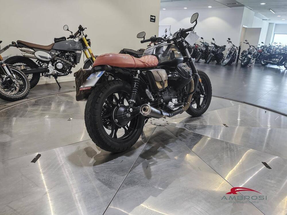 Moto Guzzi V7 III Stone (2017 - 20) (5)