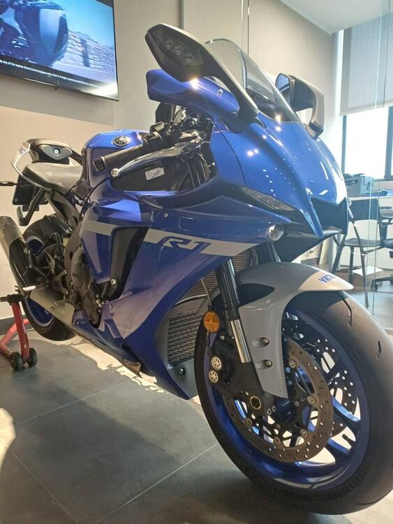 Yamaha YZF R1 (2020 - 25) (2)