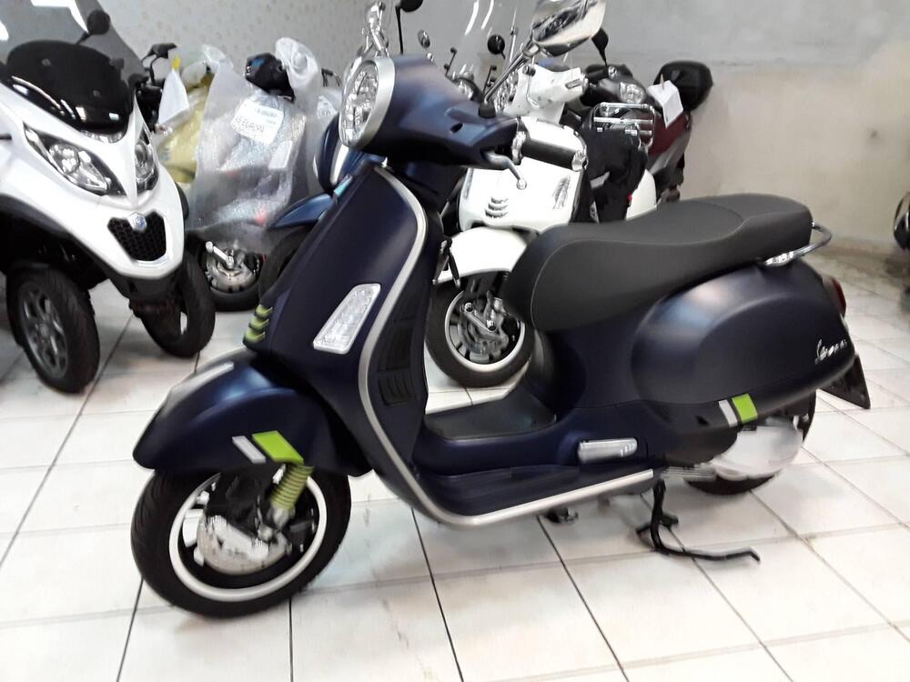 Vespa GTS 300 Super Tech (2023 - 24) (2)