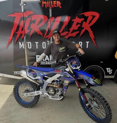 Jack Miller ritira la sua nuova Yamaha... da cross