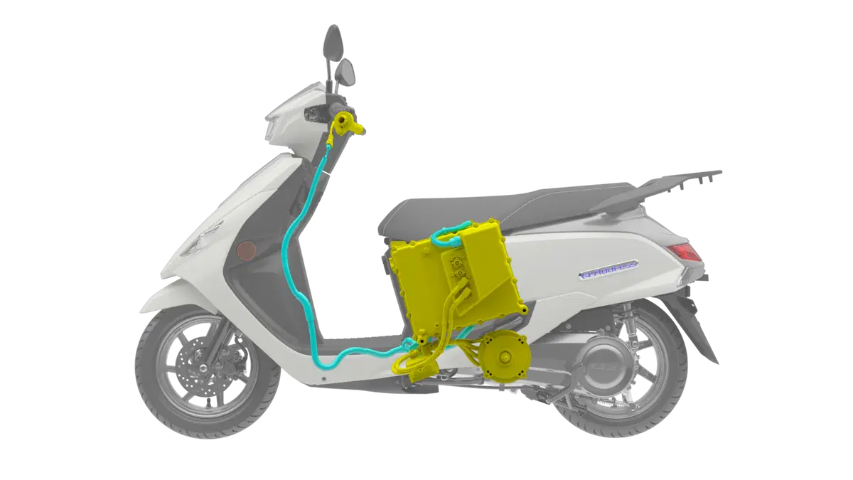 Suzuki presenta il suo primo scooter elettrico (8)