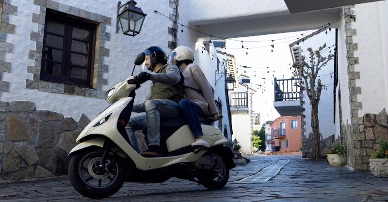 Suzuki presenta e-Address il suo primo scooter elettrico