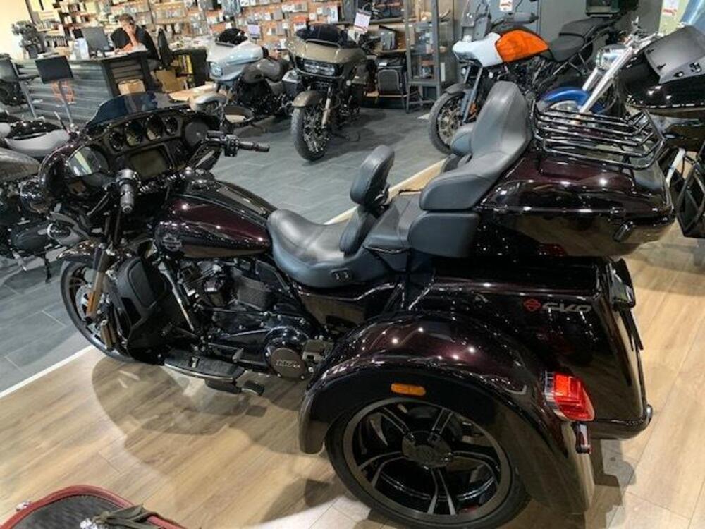 Harley-Davidson 117 CVO Tri Glide (2022) - FLHTCUTGSE_AF (5)