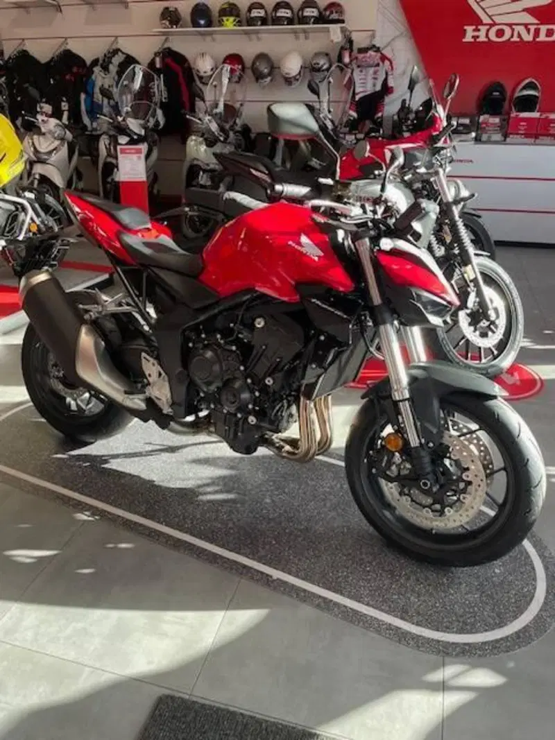Honda CB 1000 Hornet (2025 - 26) (3)