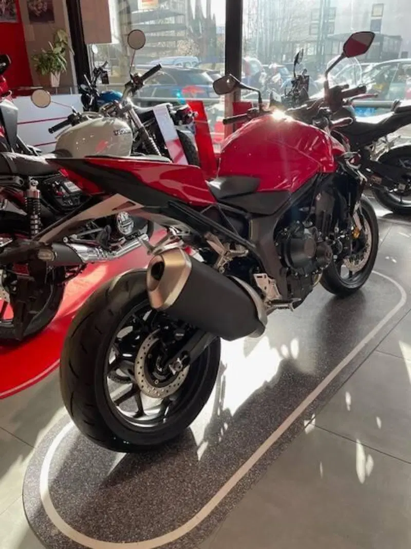Honda CB 1000 Hornet (2025 - 26) (4)