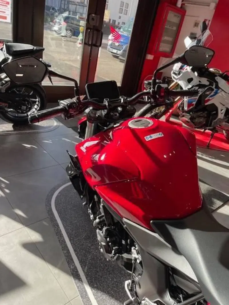 Honda CB 1000 Hornet (2025 - 26) (5)