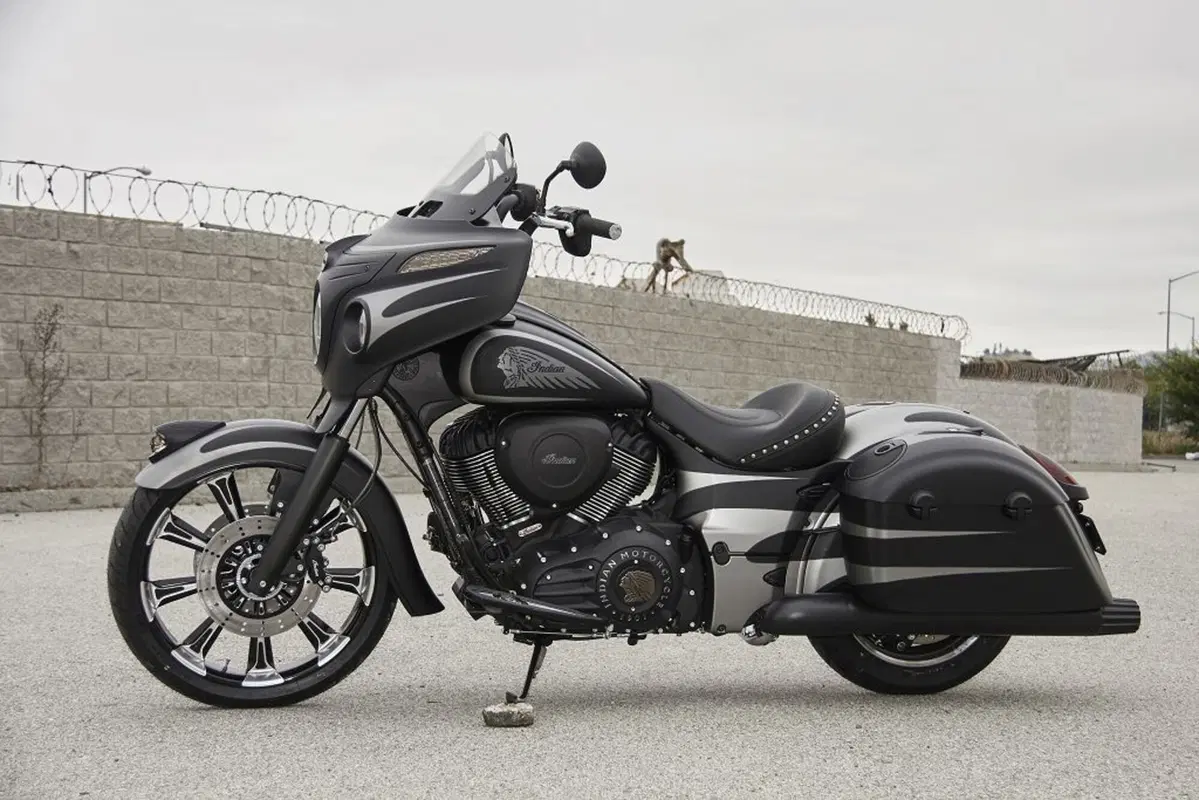 Indian Chieftain Chieftain Dark Horse (2017 - 18) (2)