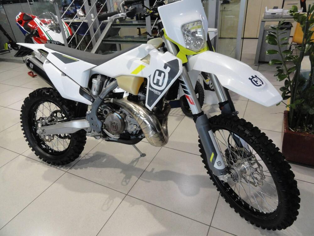 Husqvarna TE 300i (2022) (2)