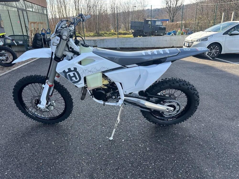 Husqvarna TE 300 Pro (2025) (2)