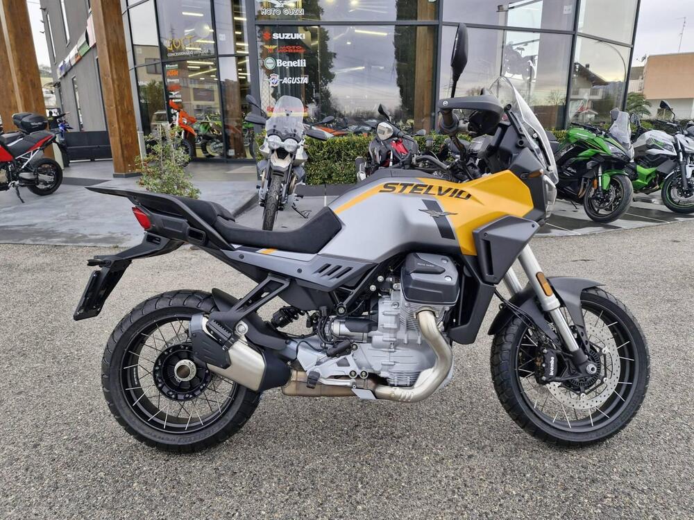 Moto Guzzi Stelvio (2024 - 25) (2)