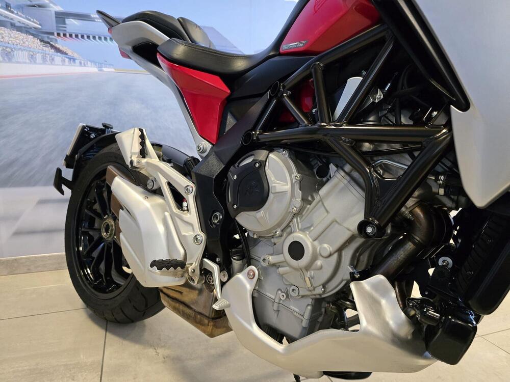 MV Agusta Turismo Veloce 800 (2014 - 16) (2)