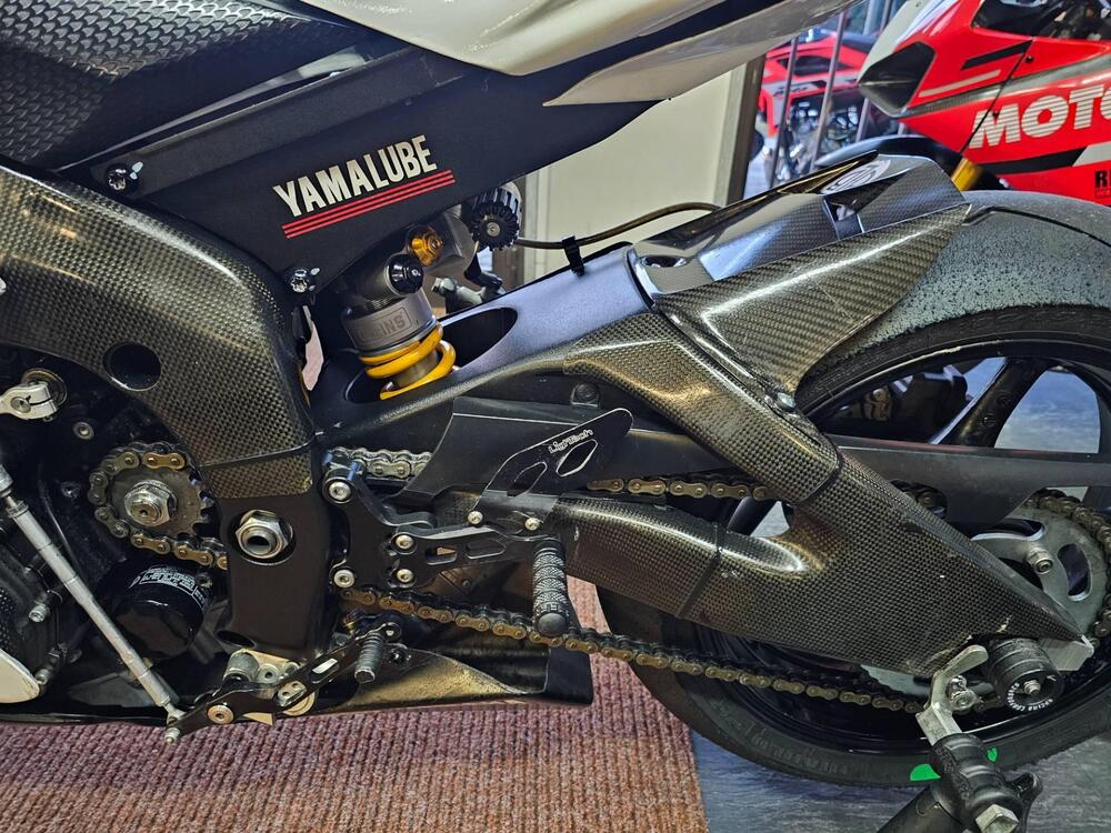 Yamaha YZF R6 (2006 - 07) (4)