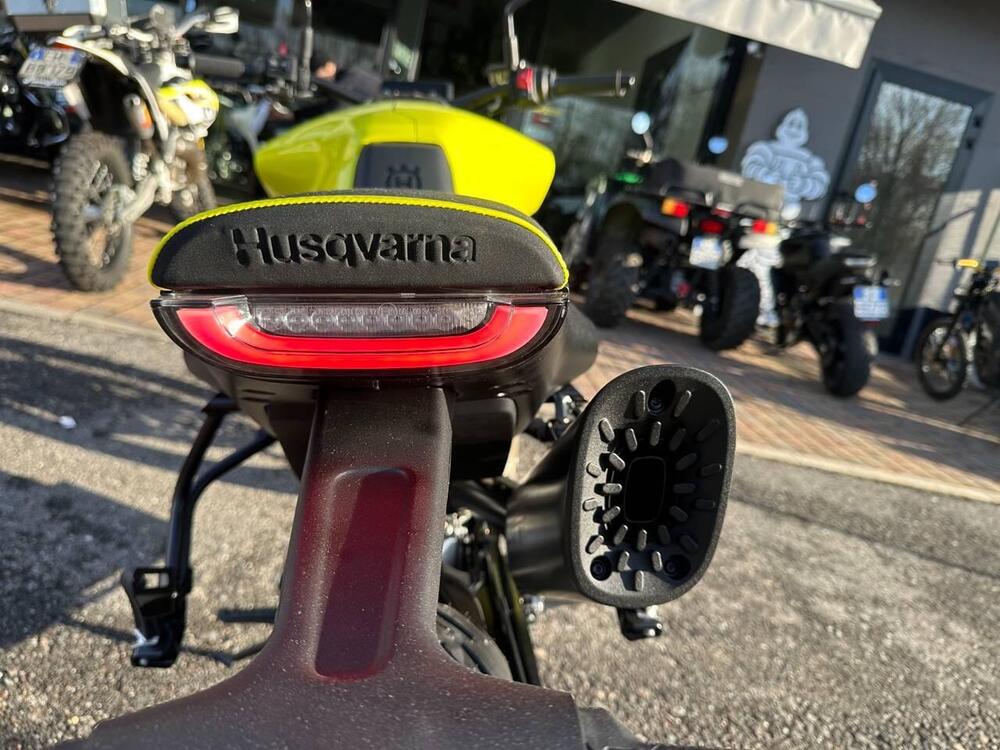 Husqvarna Vitpilen 801 L (2025) (4)