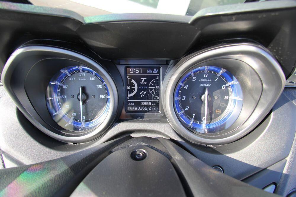 Yamaha T-Max 560 Tech Max (2021) (5)