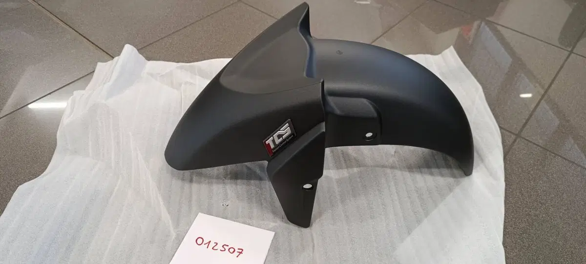PARAFANGO ANTERIORE MAXSYM 400 GT E5+ (2)