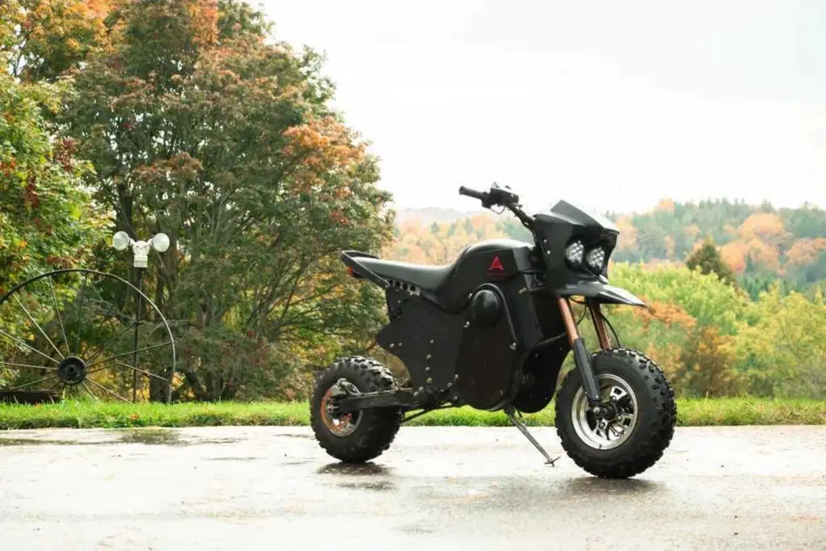 Avvenire Combat: la moto elettrica che non sapevi di volere! (3)