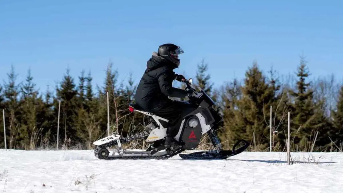 Avvenire Combat: la moto elettrica che non sapevi di volere! (7)