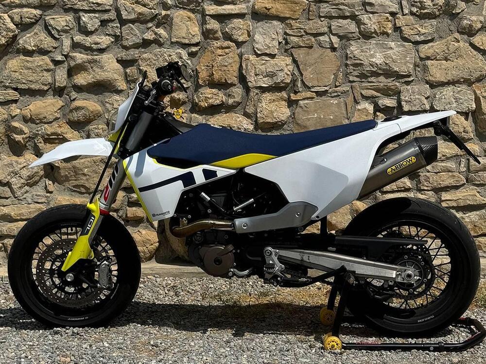 Husqvarna 701 Supermoto (2021)