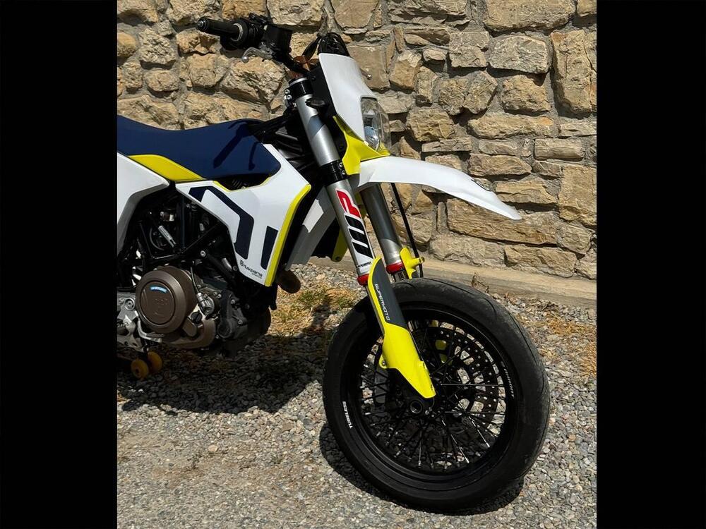 Husqvarna 701 Supermoto (2021) (3)