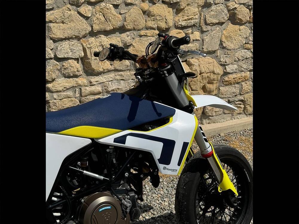 Husqvarna 701 Supermoto (2021) (4)