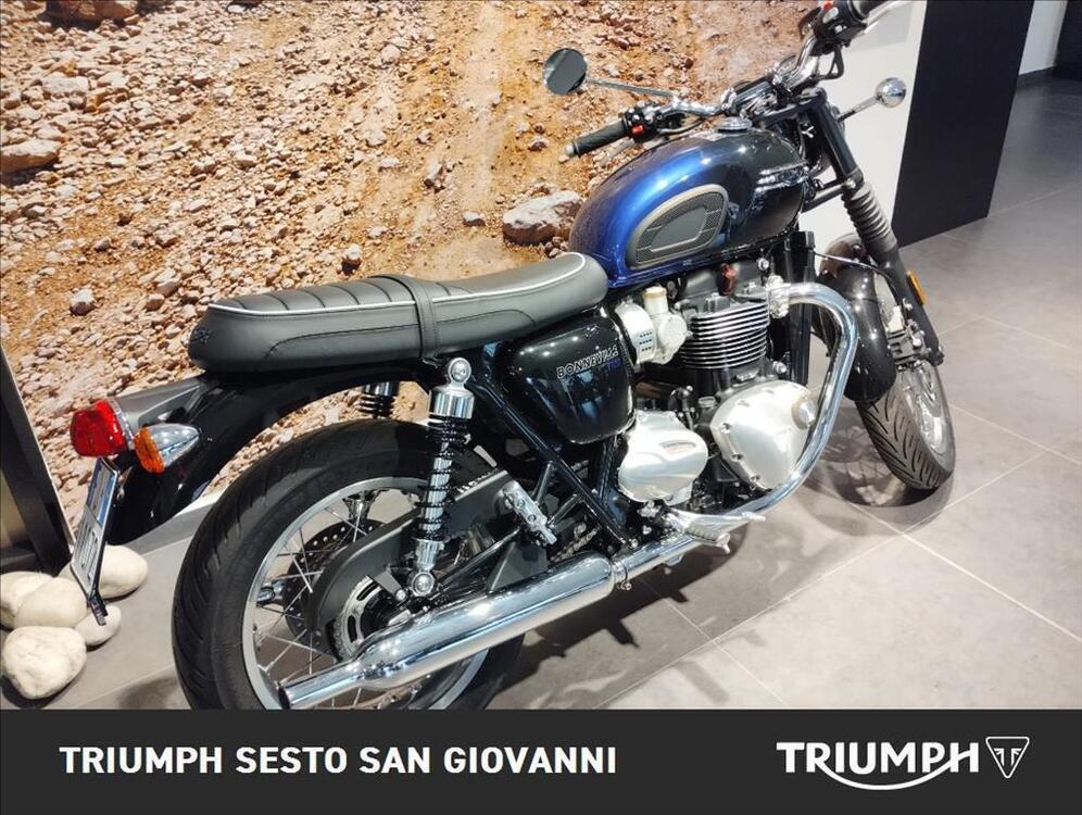 Triumph Bonneville T120 Stealth Edition (2024) (5)