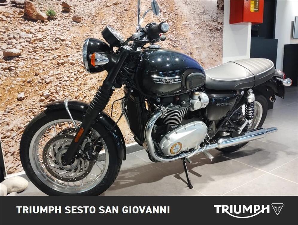 Triumph Bonneville T120 Stealth Edition (2024) (2)