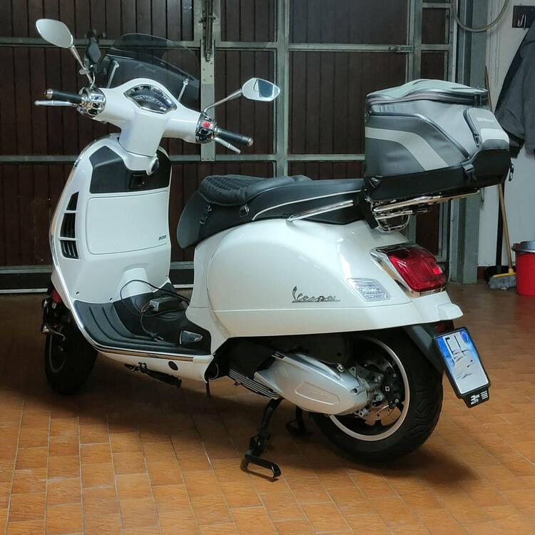 Vespa GTS 300 Super (2023 - 24) (2)