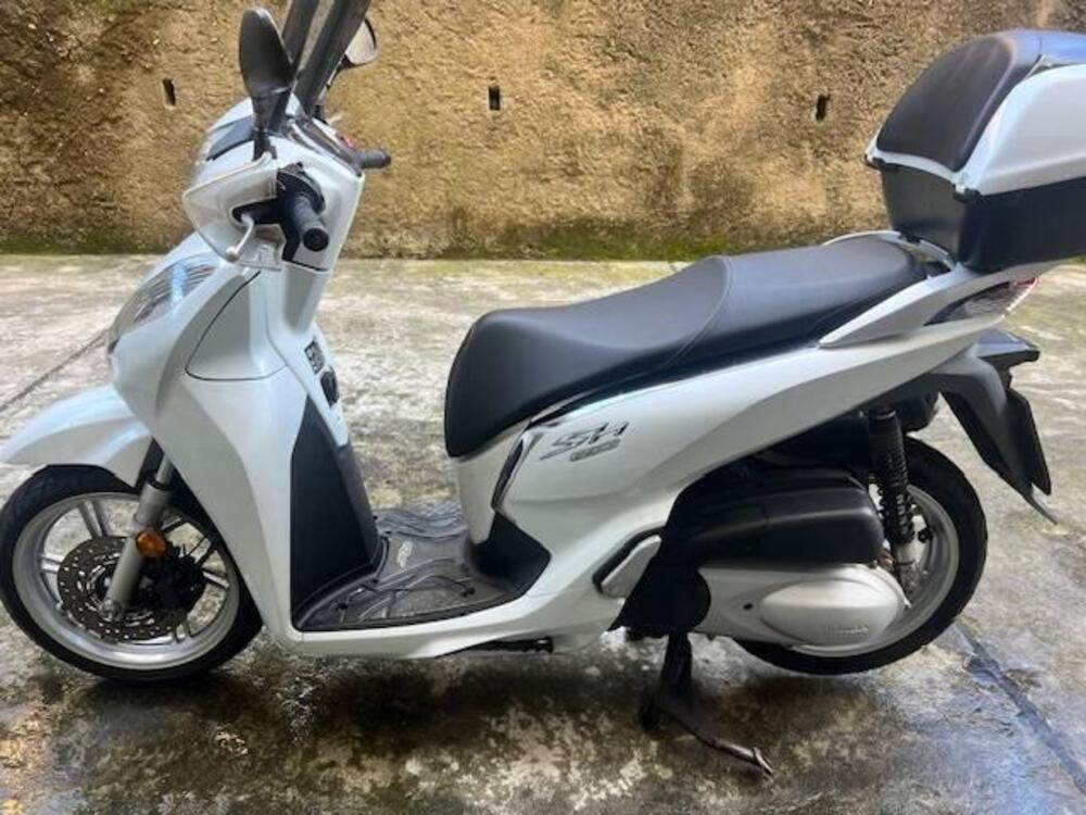 Honda SH 300 i ABS (2016 - 20) (2)