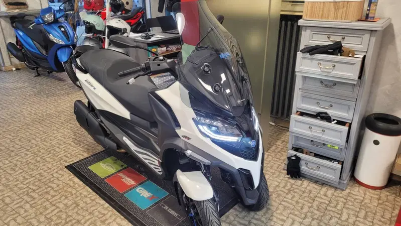 Piaggio MP3 400 Sport Hpe (2025 - 26) (4)