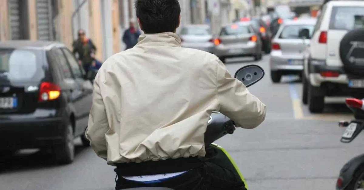 No casco, no benzina. Ecco l'ultima proposta del Governo greco