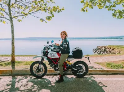 MBE 2025, tra viaggi e avventure con Bianca M: "Ti ci devo portare" [VIDEO]