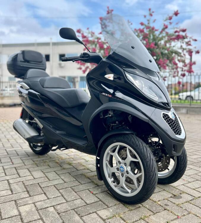 Piaggio Mp3 300 ie Business LT (2017 - 18) (2)