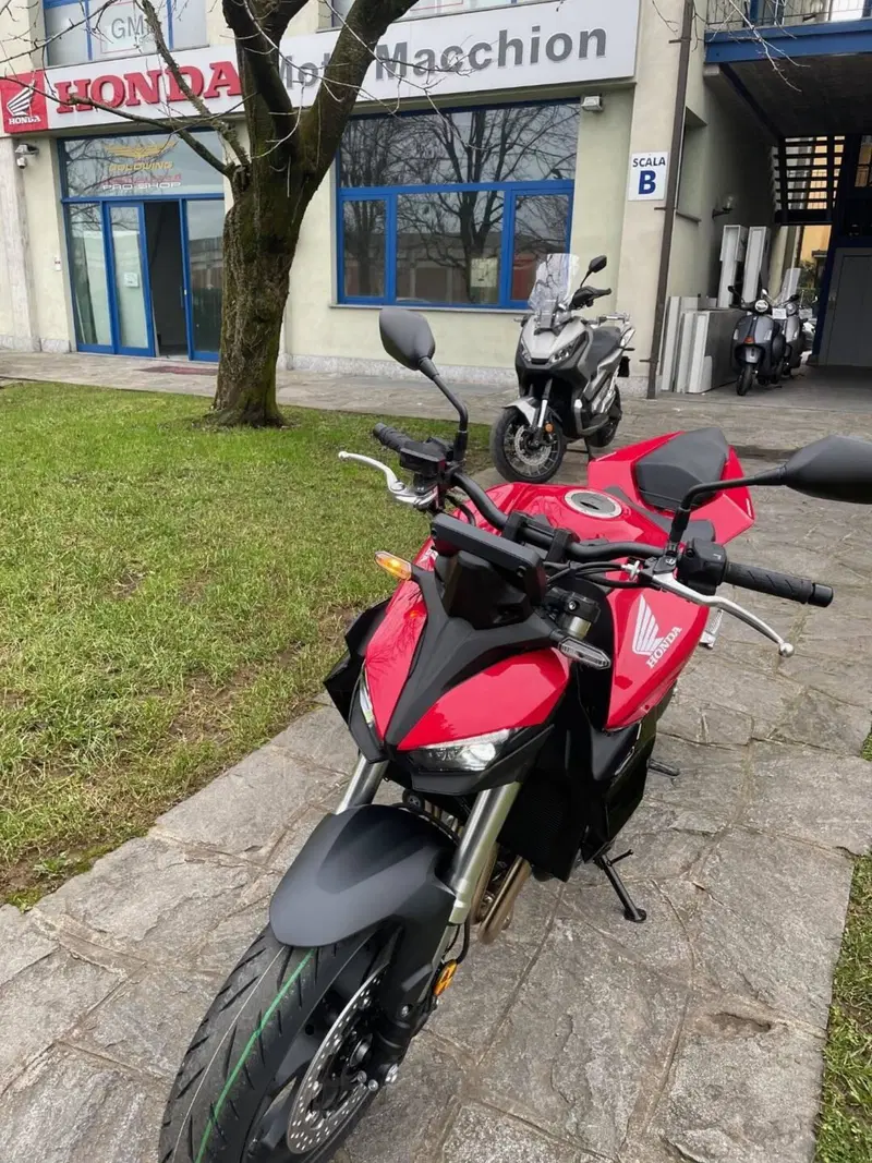Honda CB 1000 Hornet (2025 - 26) (4)