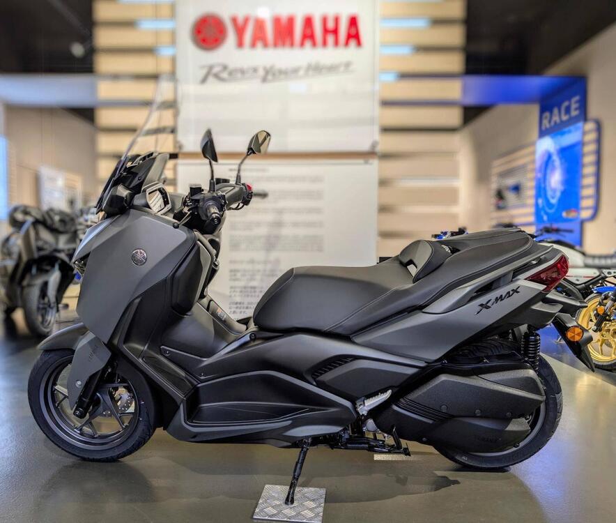 Yamaha X-Max 300 Tech Max (2025) (2)