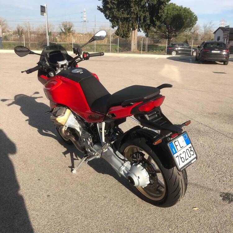 Moto Guzzi V100 Mandello (2025) (5)