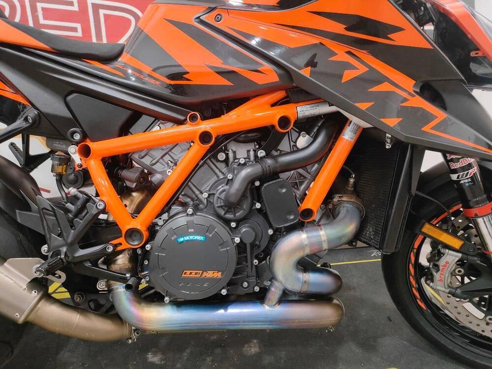 KTM 1290 Super Duke R (2021) (5)