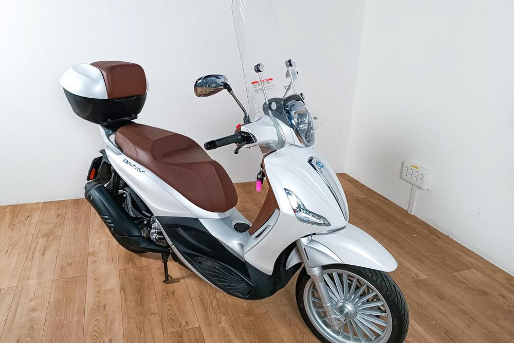 Piaggio Beverly 300 ABS-ASR (2021 - 25) (2)