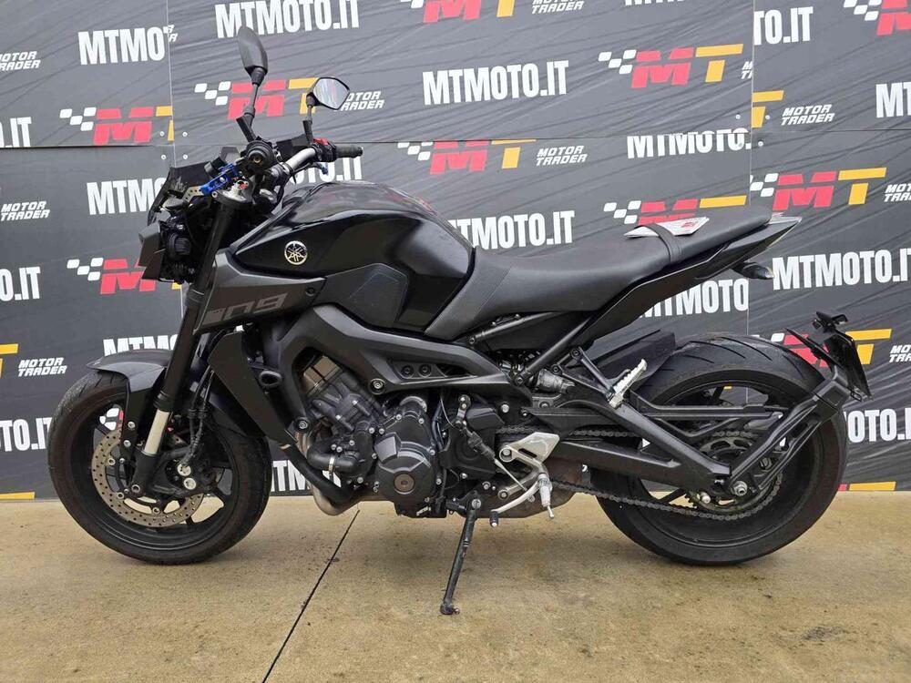 Yamaha MT-09 (2017 - 20) (2)