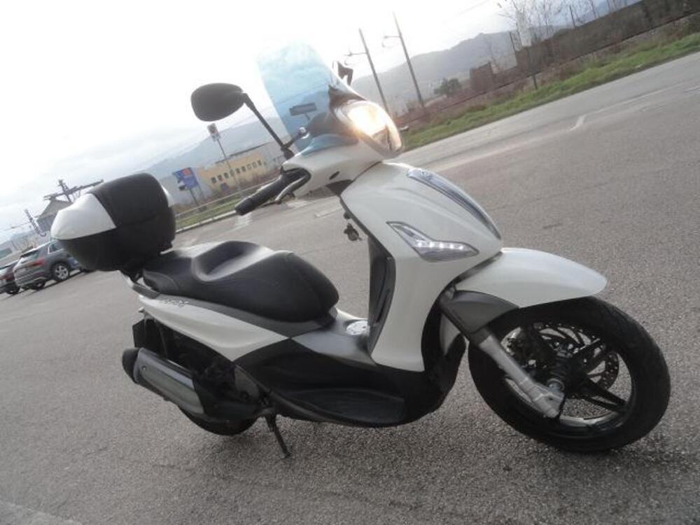 Piaggio Beverly 350 SportTouring ie ABS (2011 - 17) (4)