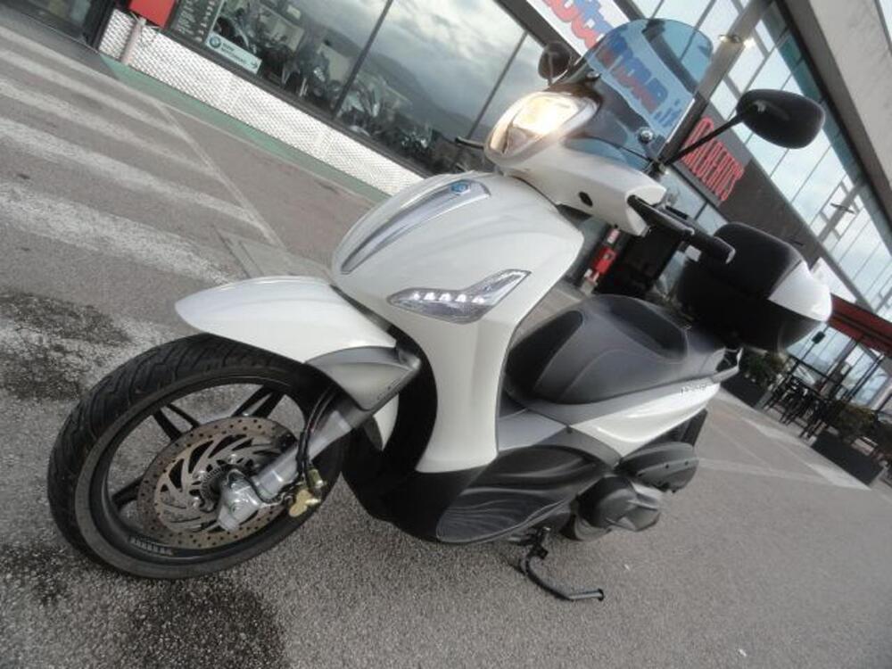 Piaggio Beverly 350 SportTouring ie ABS (2011 - 17) (2)