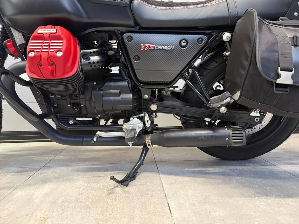 Moto Guzzi V7 III Carbon (2018 - 20) (3)