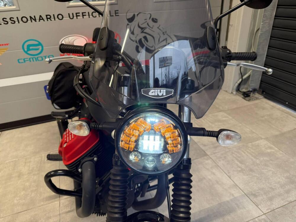 Moto Guzzi V7 III Carbon (2018 - 20) (4)