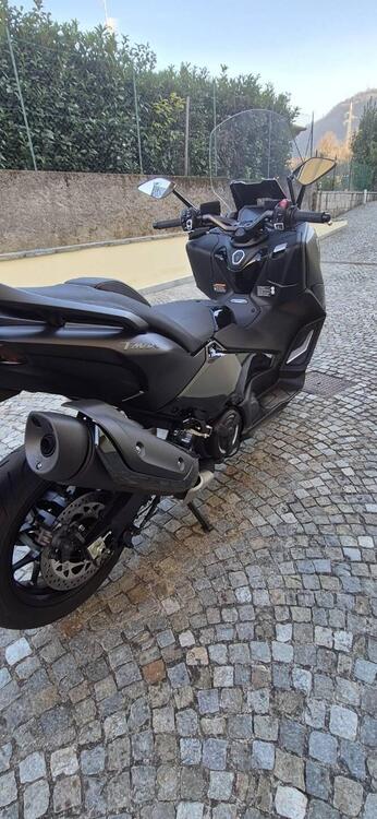 Yamaha T-Max 560 Tech Max (2022 - 24) (3)