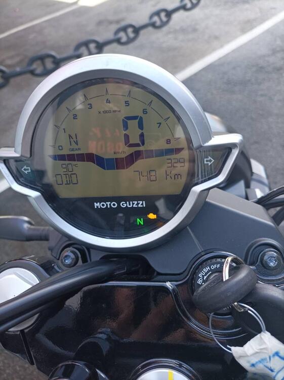 Moto Guzzi V7 Special Edition (2022 - 25) (4)