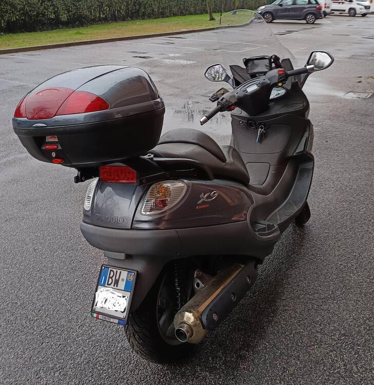 Piaggio X9 500 Evolution (3)