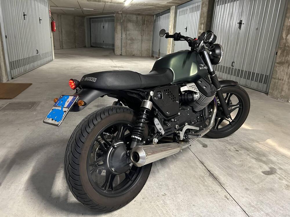 Moto Guzzi V7 Stone (2012 - 15) (2)