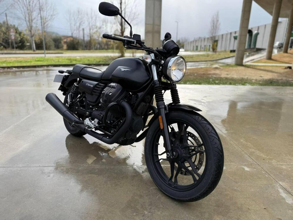 Moto Guzzi V7 III Stone (2017 - 20) (2)